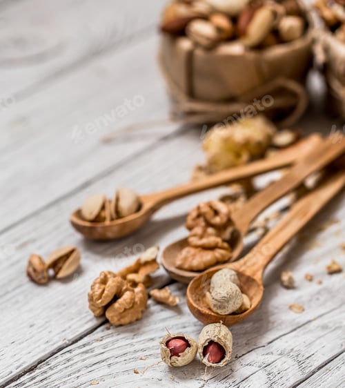 Preview: different nuts in plates