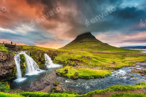 Aperçu: Sunset over Kirkjufell mountain with Kirkjufellsfoss waterfall and colorful pileus cloud