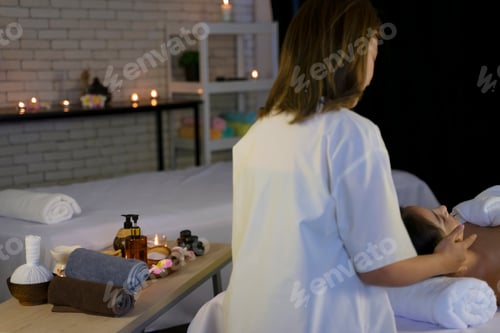 Preview: Customer get massage at spa.