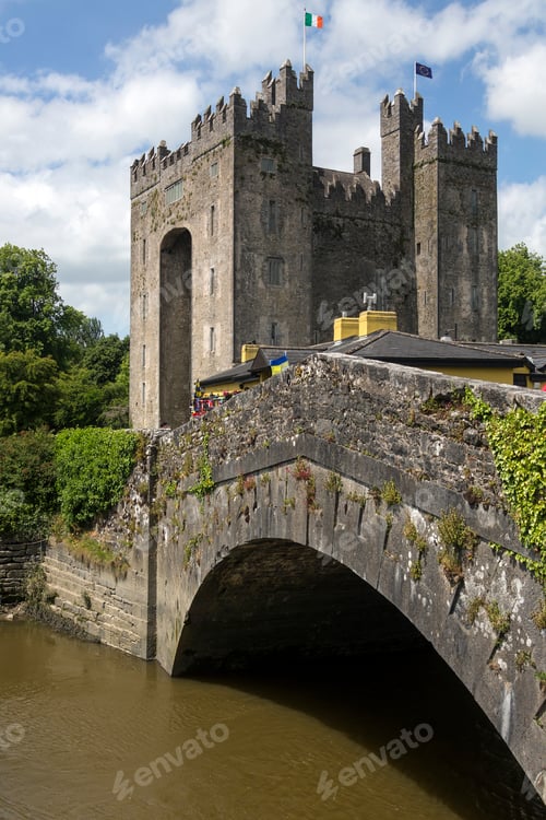 Preview: Bunratty Castle - County Clare - Republic of Ireland