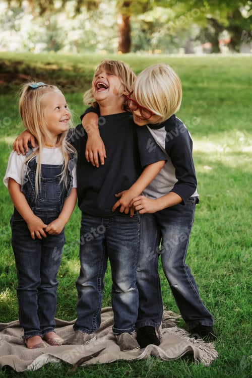 Preview: Happy siblings