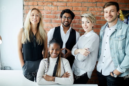 Preview: cheerful old friends gathered after many years