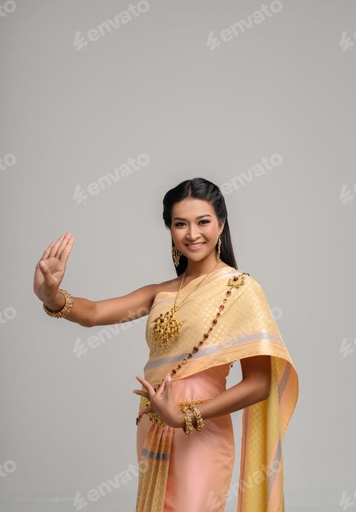 Preview: Beautiful Thai woman wearing Thai dress and Thai dance