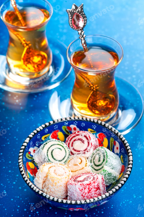 Preview: various pieces of turkish delight lokum and black tea