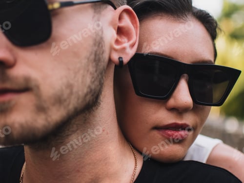 Preview: Couple in sunglases