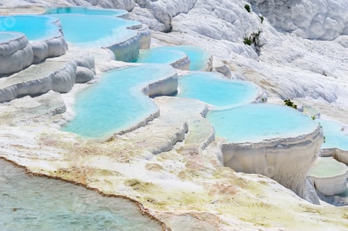Aperçu: Travertine pools and terraces in Pamukkale, Turkey