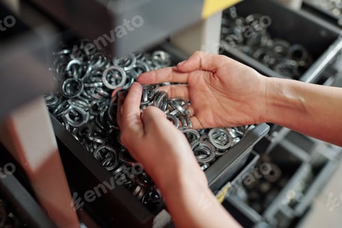 Preview: Taking washers from container