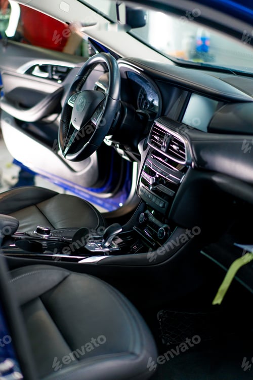 Preview: Close-up of the gear selector of a luxury car with a black interior after dry cleaning