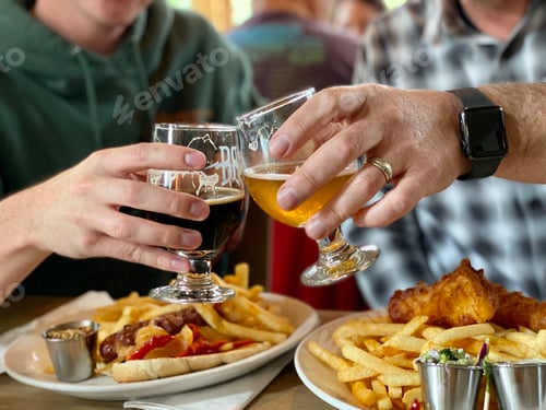 Preview: Drinking craft beer with lunch at a local brewery