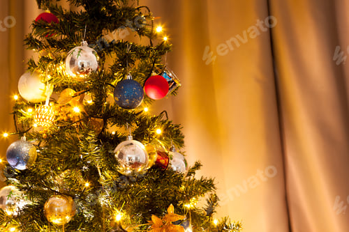 Preview: Christmas tree with garlands and decoration
