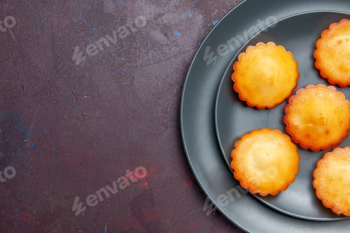 Preview: top close view little delicious cakes inside plate on dark background pie biscuit cake sweet tea