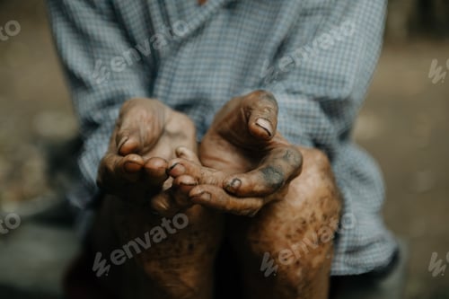 Preview: Close up of male wrinkled hands, old man is wearing skin disease and anxiety Copy space.