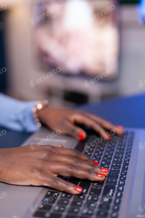 Preview: Close up of dark skinned business woman typing
