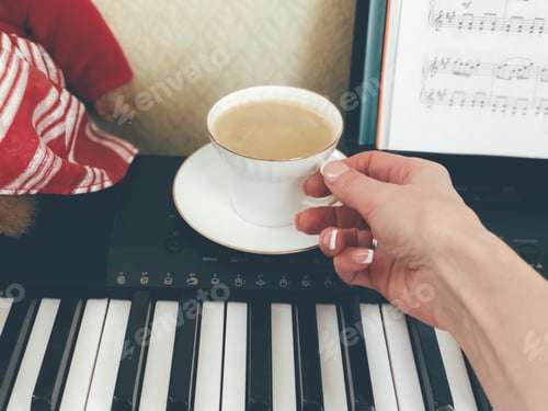 Preview: Drinking coffee