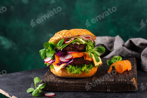 Preview: Burger with vegetables and plant-based cutlet