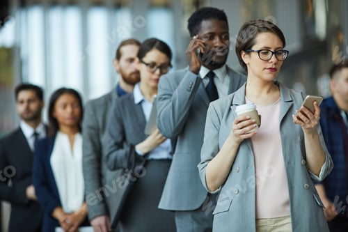 Preview: Entrepreneurs standing in line