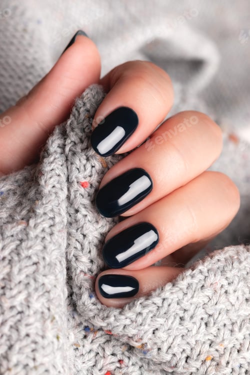 Preview: Female hand with black nails