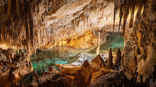 Preview: Mallorica s Hidden Beauty Drach Caves with Stunning Stalactites and Turquoise Lake Reflections.