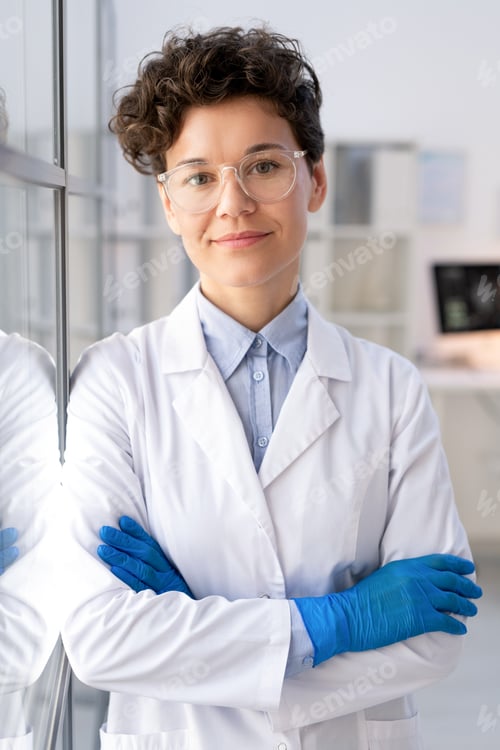 Preview: Portrait of attractive laboratory technician