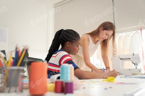 Preview: Women working together Small business