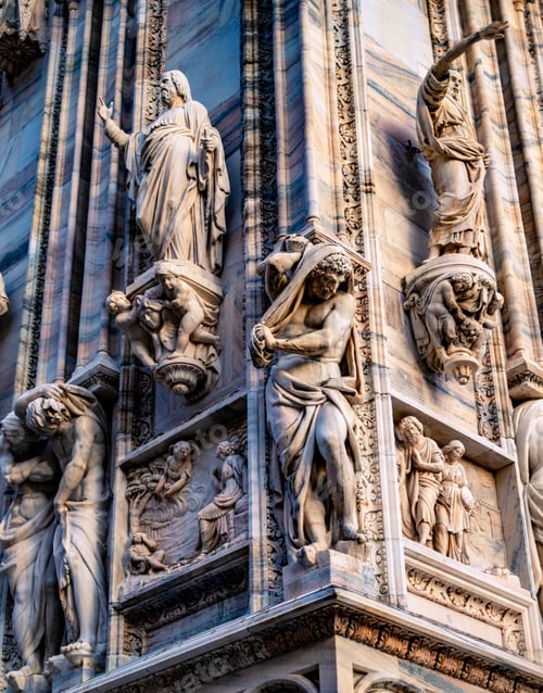 Preview: Sculptures on Milan Cathedral wall