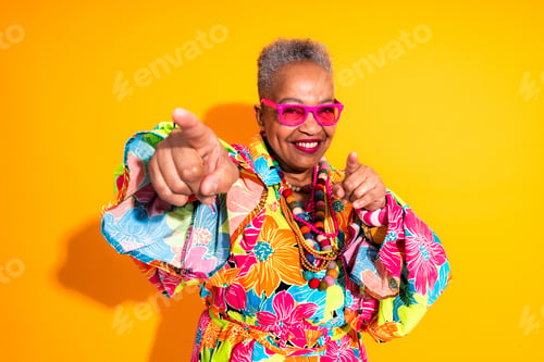 Preview: Funny senior black woman wearing stylish clothing isolated in studio