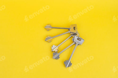 Preview: The new keys to the apartment are on the yellow table