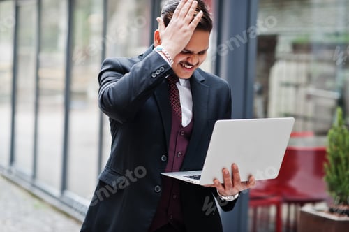 Preview: Stylish indian businessman