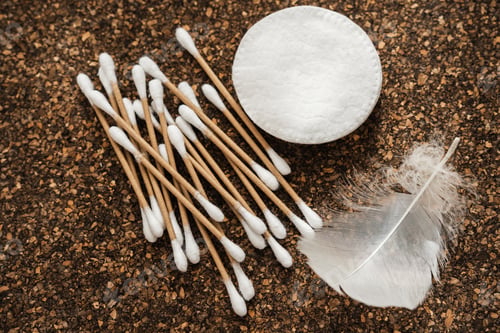 Preview: Cotton Pads and Wooden Cotton Swabs on Cork Surface