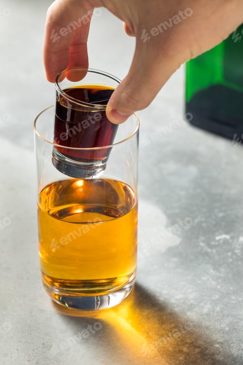Preview: Boozy Refreshing Bomb Shots with Energy Drink