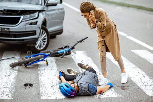 Preview: Road accident with injured cyclist and woman driver