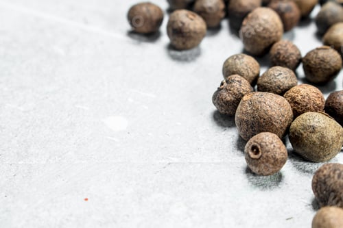 Preview: Peas of fragrant pepper.