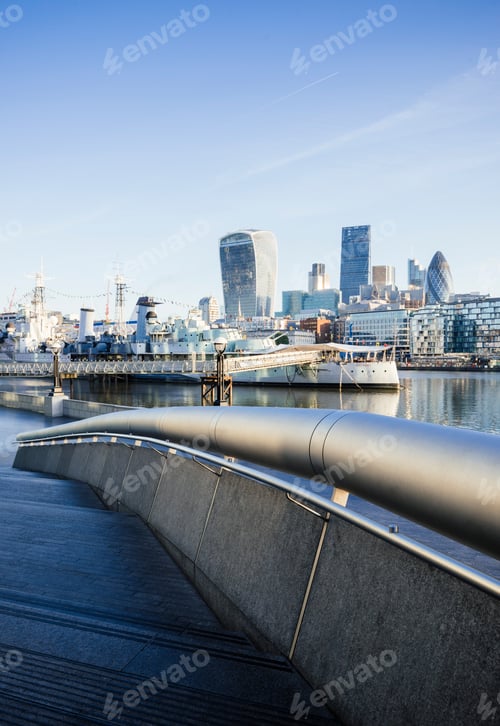 Preview: Cityscape and skyline from More London Place, London, UK