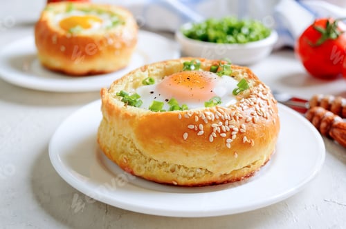 Preview: Egg baked in a soft bun with ham. Delicious and quick breakfast.