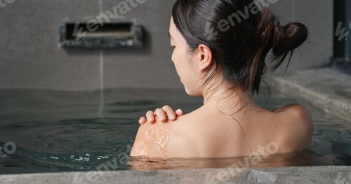 Preview: Woman enjoy onsen