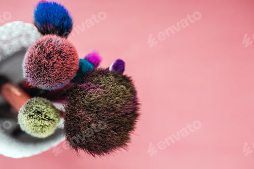 Preview: Makeup brush isolated on pink background