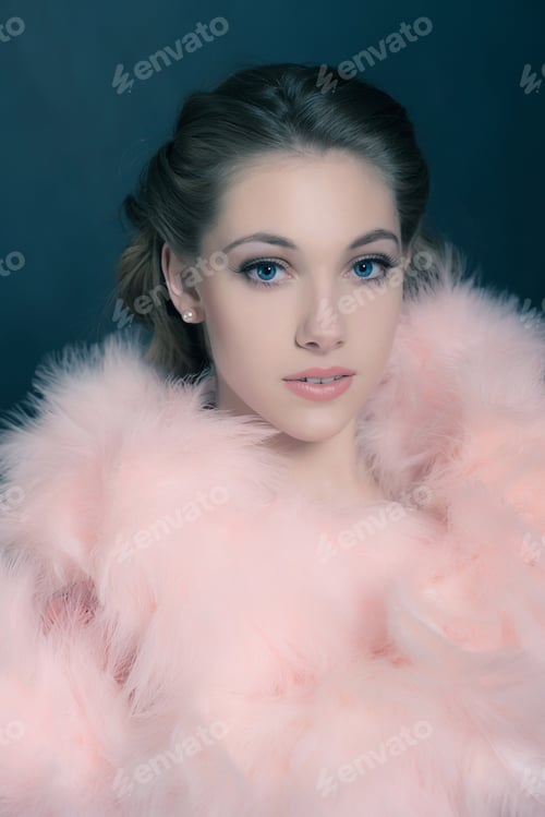 Preview: Sensual Retro 1940S Glamour Portrait Of Young Woman Wearing Feather Boa.