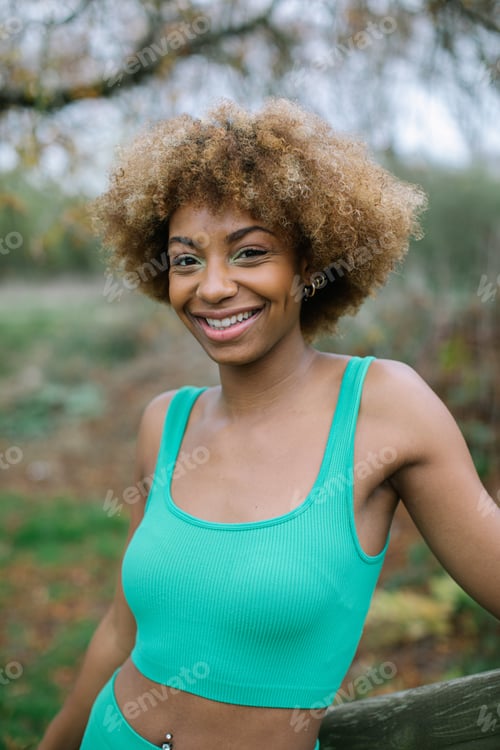 Preview: Candid of a Young woman with afro and wearing green