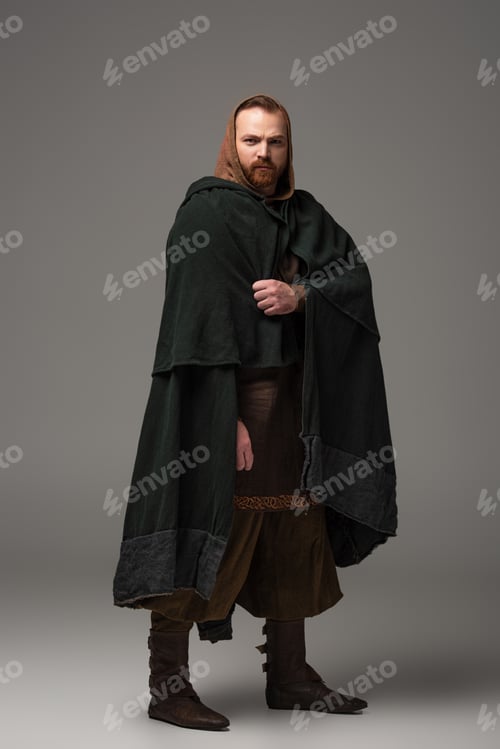 Preview: medieval Scottish redhead man in mantel on grey background