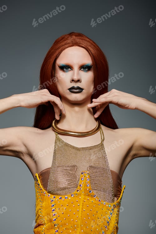 Preview: Glamorous Drag Diva in a Yellow Ensemble