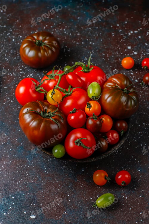 Preview: Fresh organic various tomatoes.