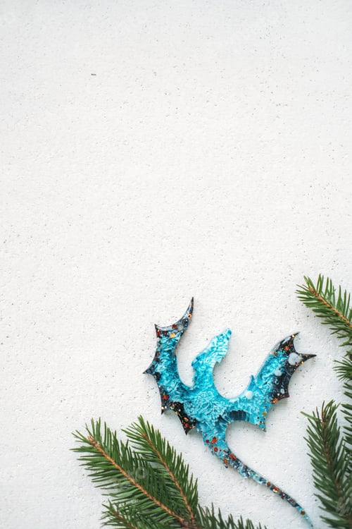 Preview: Turquoise Epoxy Resin Dragon with Pine Sprigs