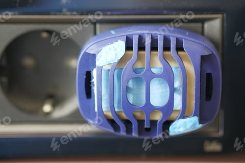 Preview: Bathroom Freshener Plug-In With Blue Fragrance Insert
