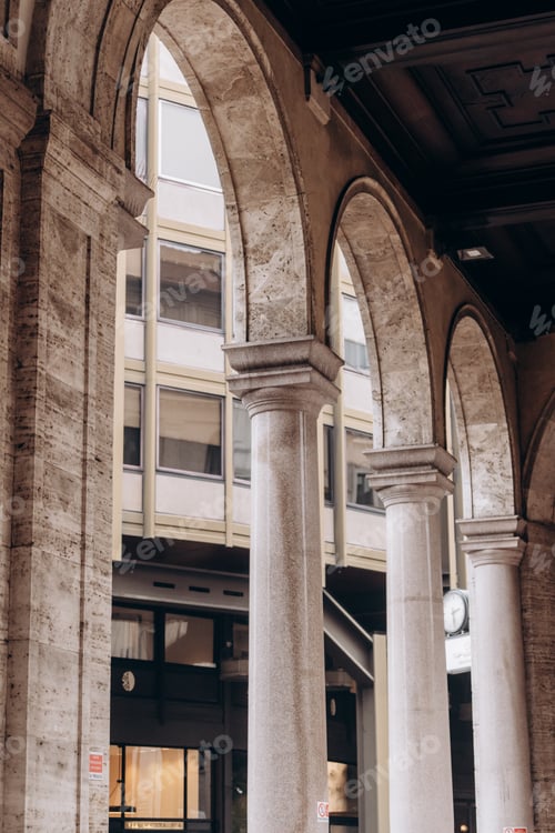 Preview: Architecture in the historical part of Milan