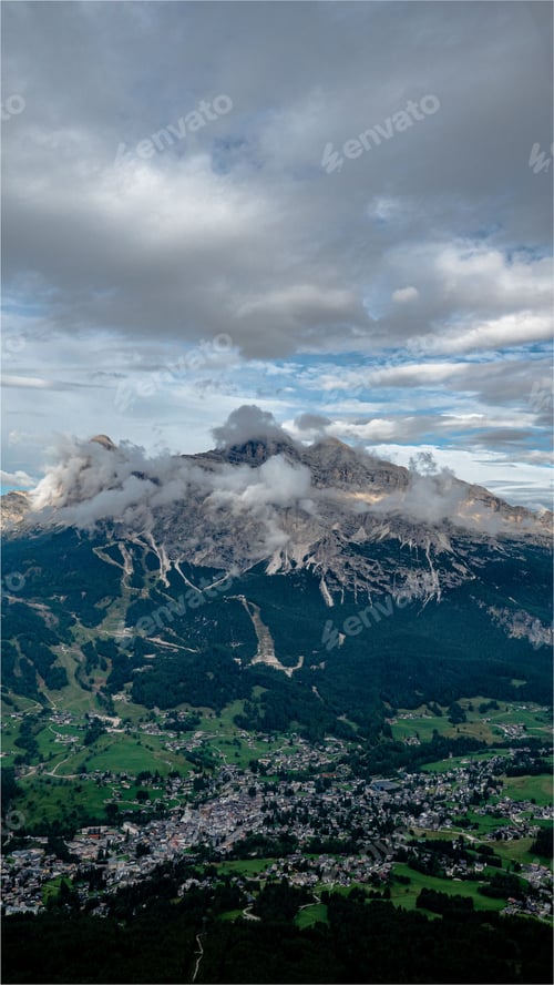 Preview: Mountain behind Cortina D'Ampezzo. Dolomites, Italy