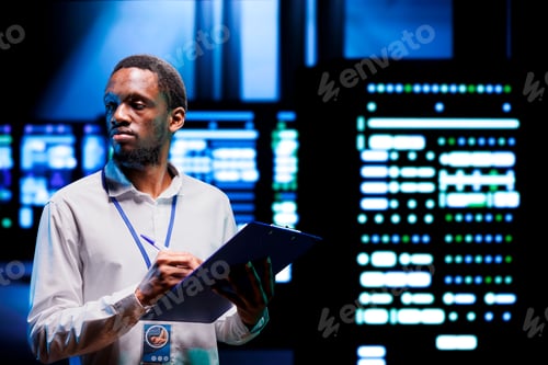 Preview: Computer scientist checks server rigs