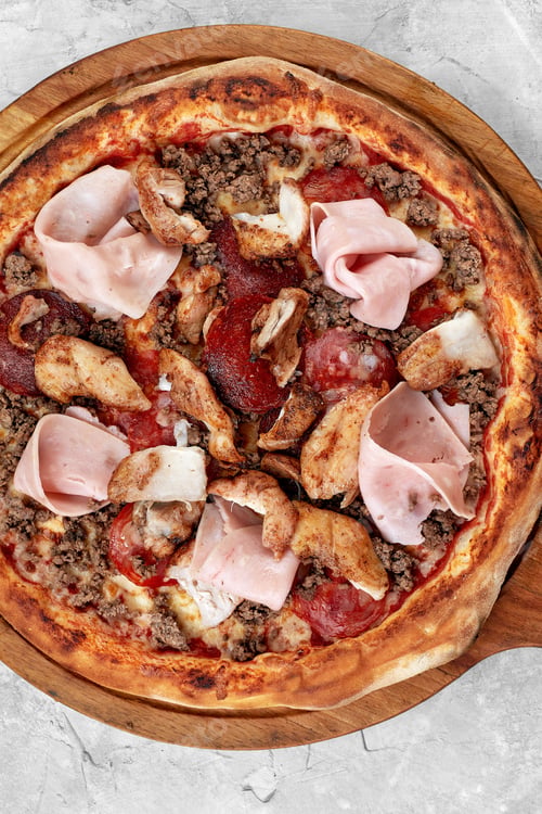 Preview: Meat Italian pizza with roast beef, steak slices, melted cheese, with olive slices and cheddar
