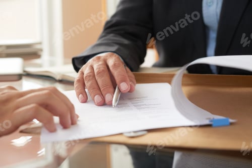 Preview: Business people signing a contract