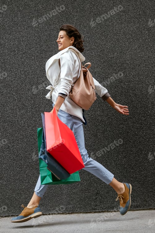 Preview: Portrait of excited happy beautiful shopping woman outdoor