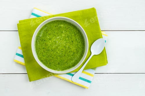 Preview: Breakfast Detox Green Smoothie from Banana and Spinach